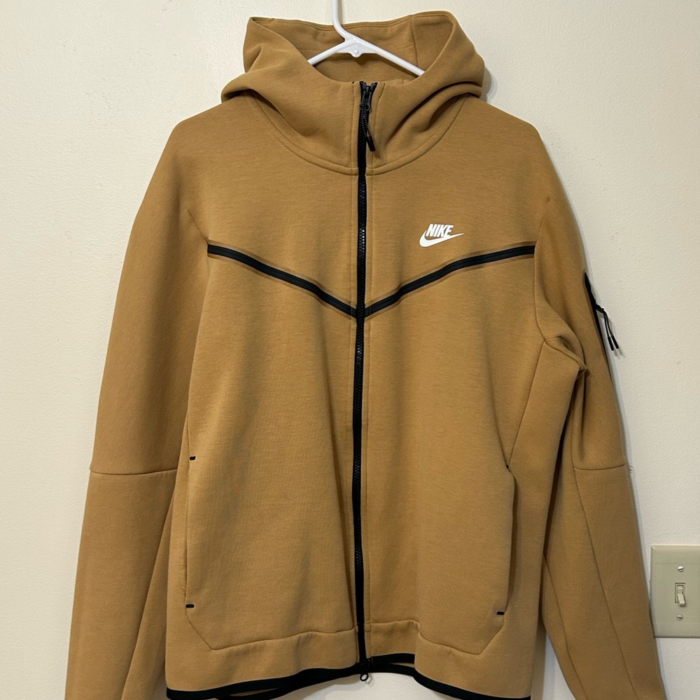 Nike Tech Fleece - Elemental Gold, Size L
